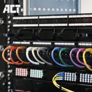 ACT Zwarte 1 meter UTP CAT6 patchkabel met RJ45 connectoren